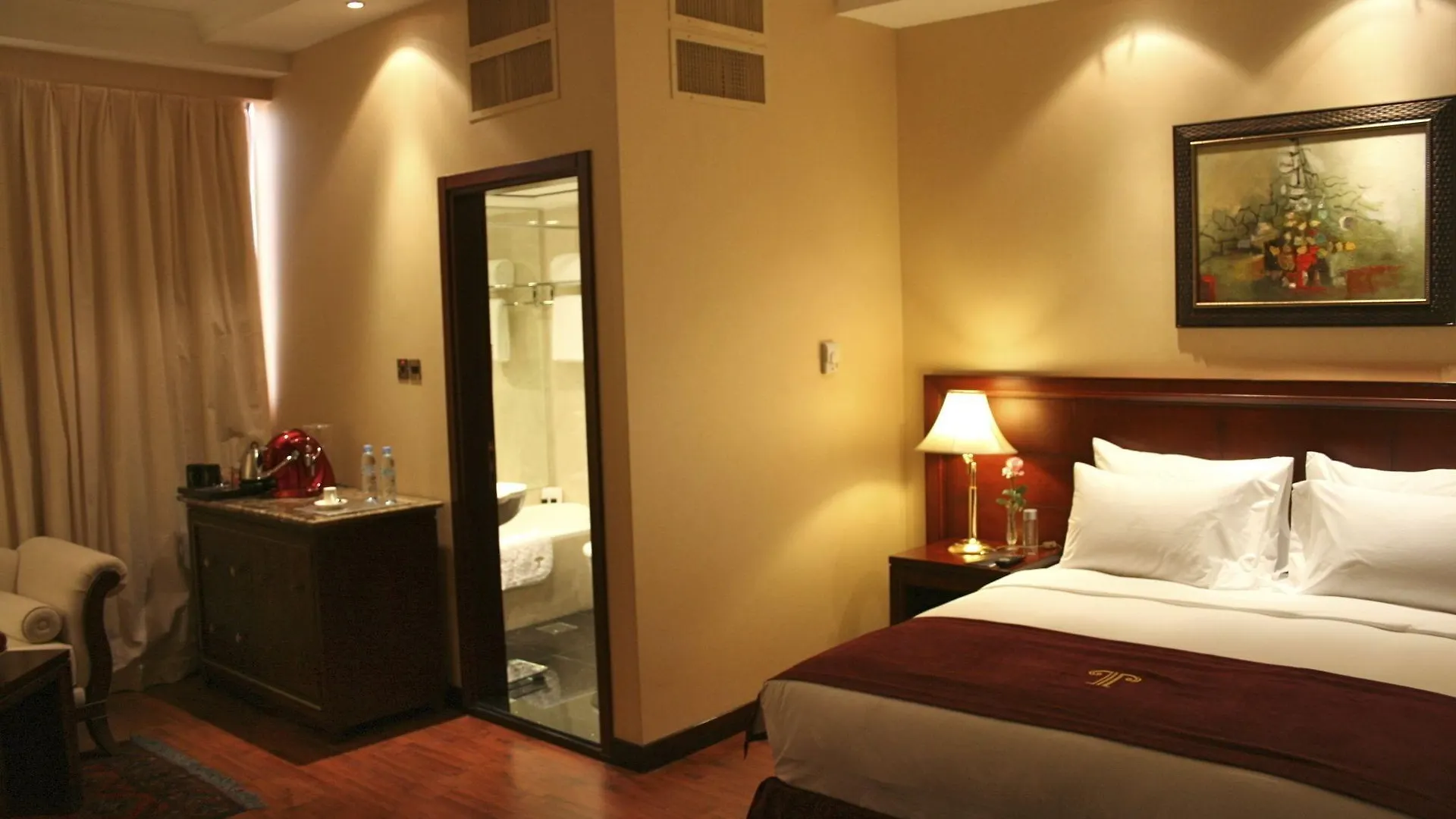 Trianon Royal Hotel Αμπού Ντάμπι