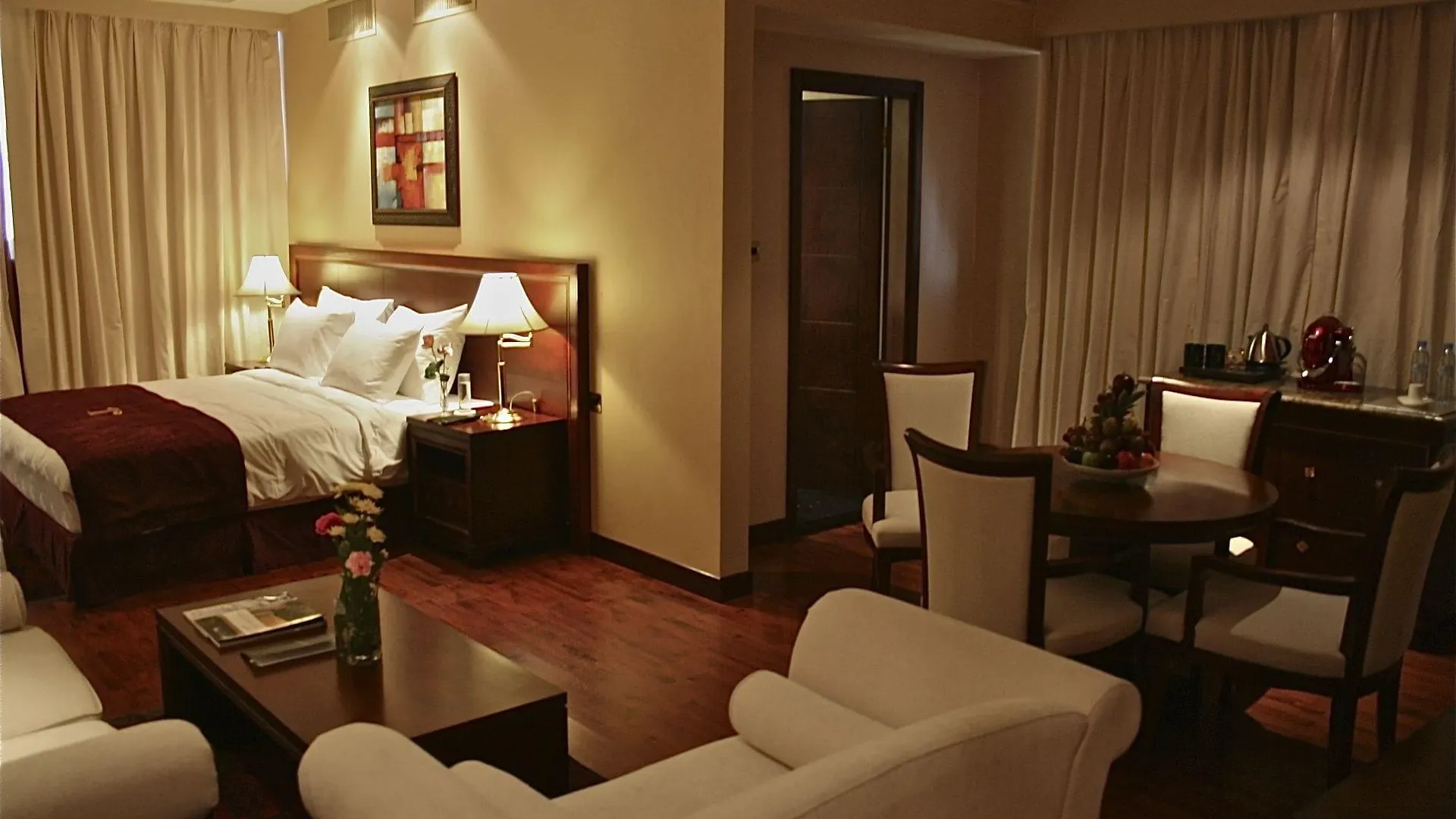 Trianon Royal Hotel Αμπού Ντάμπι