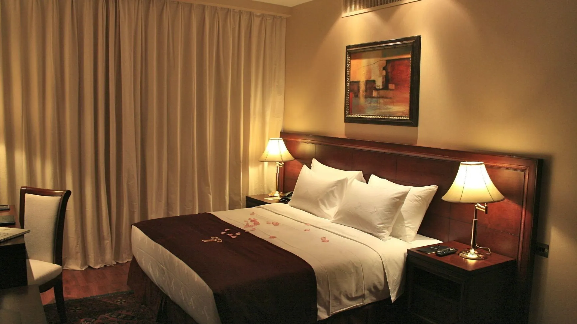 Trianon Royal Hotel Αμπού Ντάμπι
